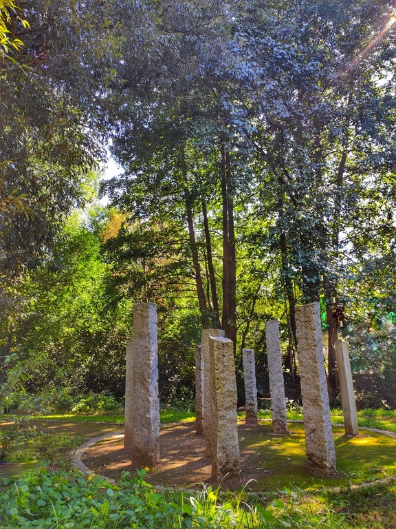 Platz der Monolithe im Garten der Sinne 