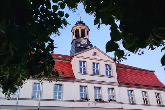 Rathaus Bad Düben am Abend